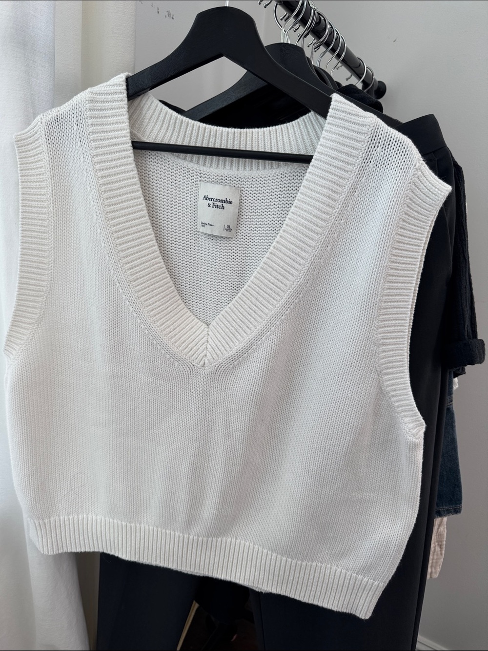 Abercrombie & Fitch White V-Neck Knit Sweater Vest
